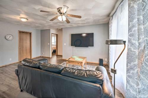 Dubuque Apartment With Deck Less Than 1 Mi To Downtown!