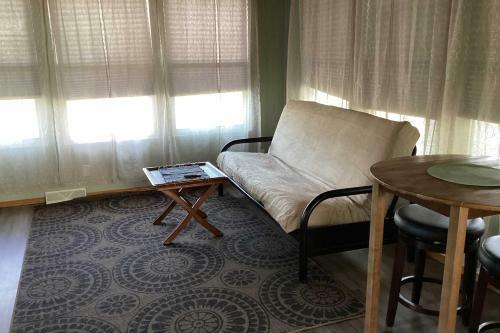 Dubuque Apartment With Deck Less Than 1 Mi To Downtown!