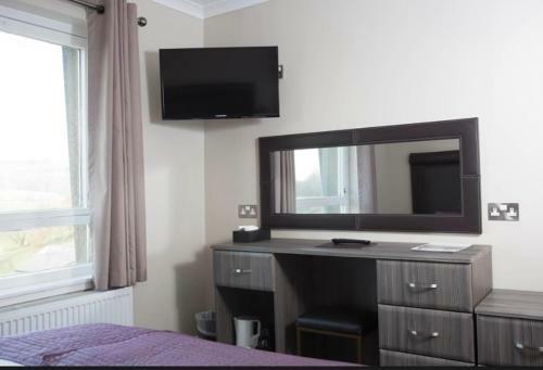 Bed & Breakfast House By The Greenside