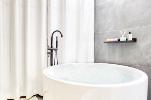 Villa Luxury Collection & Resort�