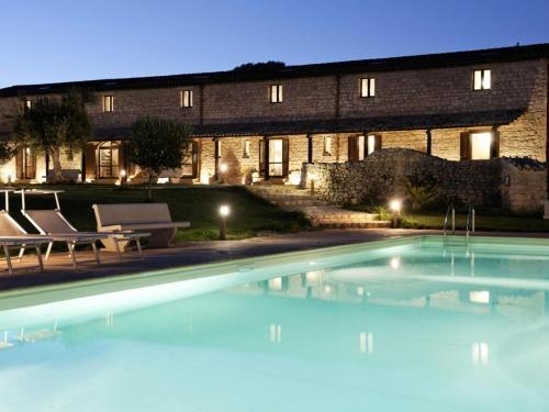 Spacious Apartment In Modica With Shared Pool