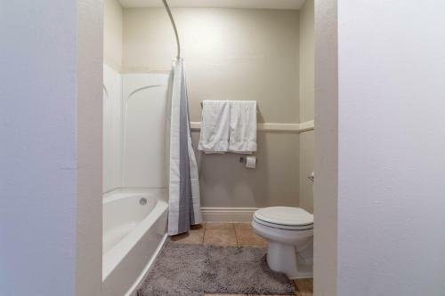 Apartamento Sleep 16 5br 4ba 9bed The Swepson Bungalow