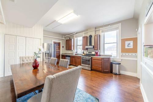 Apartamento Sleep 16 5br 4ba 9bed The Swepson Bungalow