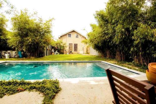 Apartamento Walk 2 Sreetcar! On Site Pool + W+d