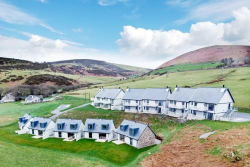 2 Bed Ground Floor Apartment - 11 Plas
