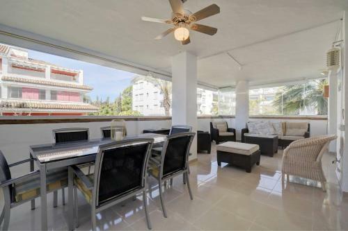 Elegant & Contemporary Beachfront Apartment In Las Ca�as Beach