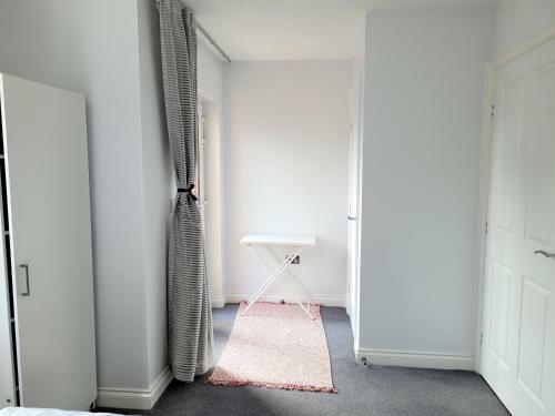 Conveniently Located Modern 3 Bedroom W/ Parking