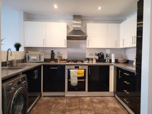 Conveniently Located Modern 3 Bedroom W/ Parking