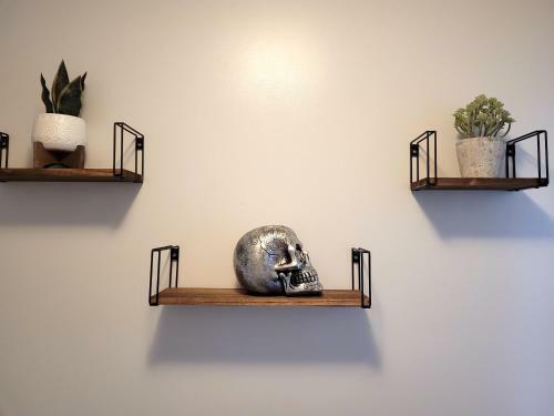 Conveniently Located Modern 3 Bedroom W/ Parking