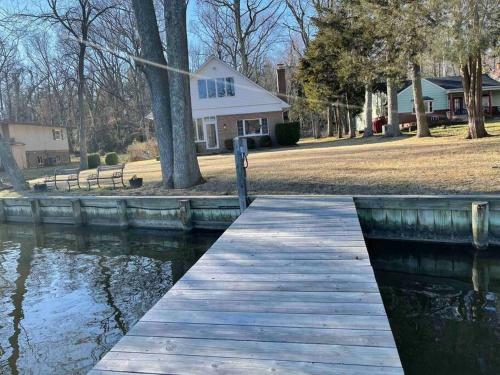 Villa Annapolis Charm Waterfront Amazing Views Chesapeake Bay Getaway - Private Pier!