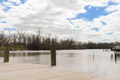 Villa Annapolis Charm Waterfront Amazing Views Chesapeake Bay Getaway - Private Pier!