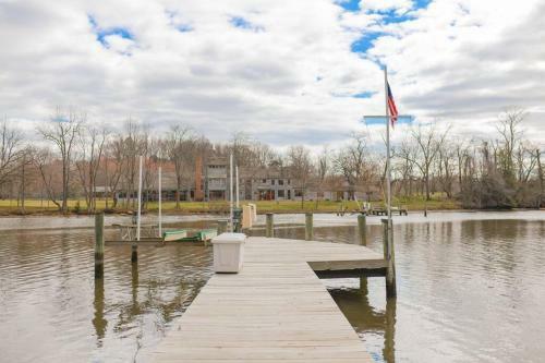Villa Annapolis Charm Waterfront Amazing Views Chesapeake Bay Getaway - Private Pier!