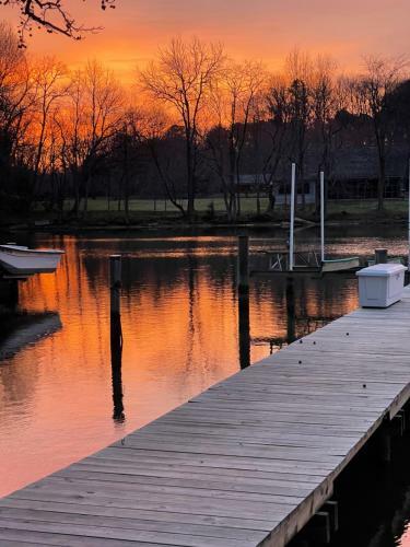 Villa Annapolis Charm Waterfront Amazing Views Chesapeake Bay Getaway - Private Pier!