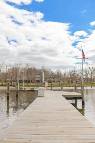 Villa Annapolis Charm Waterfront Amazing Views Chesapeake Bay Getaway - Private Pier!