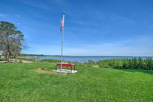 Waterfront North Beach Home About 2 Mi To Beach!