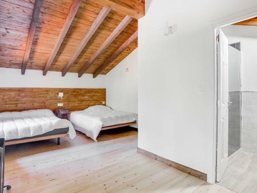 Rustic Holiday Home In Merilla With Valley View