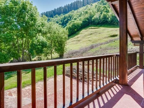 Rustic Holiday Home In Merilla With Valley View
