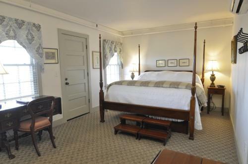 Posada First Colony Inn