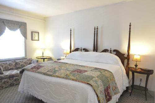 Posada First Colony Inn