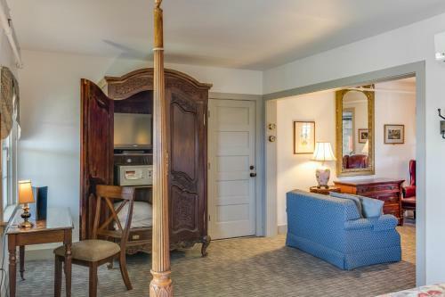 Posada First Colony Inn