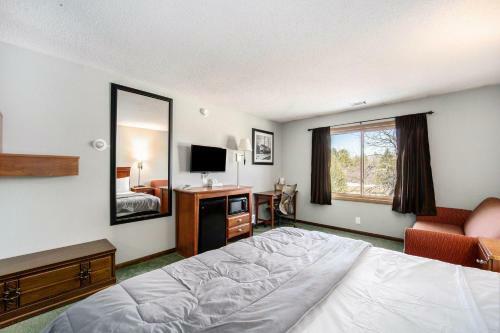 Snow Chasers Lodge - Room 14