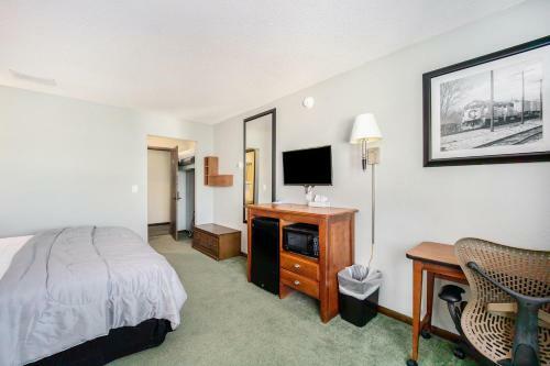Snow Chasers Lodge - Room 14