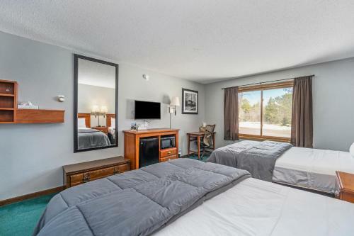 Snow Chasers Lodge - Room 1
