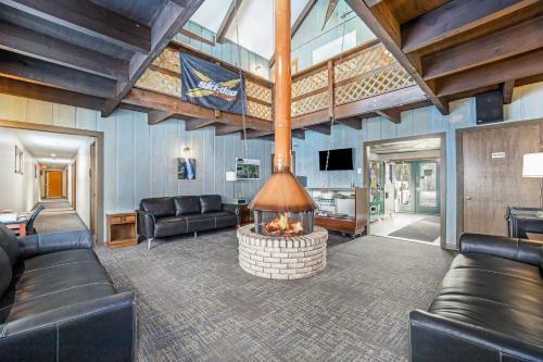 Snow Chasers Lodge - Room 1