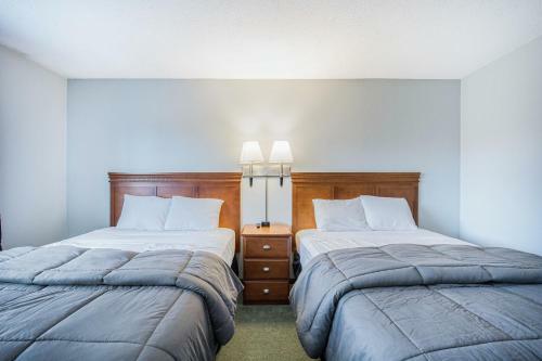 Snow Chasers Lodge - Room 11