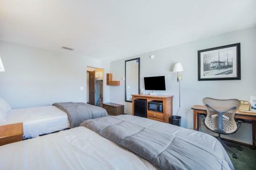 Snow Chasers Lodge - Room 11