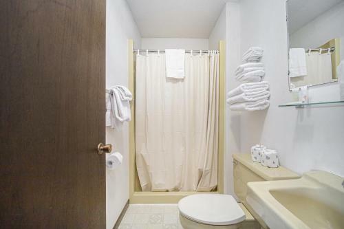 Snow Chasers Lodge - Room 11