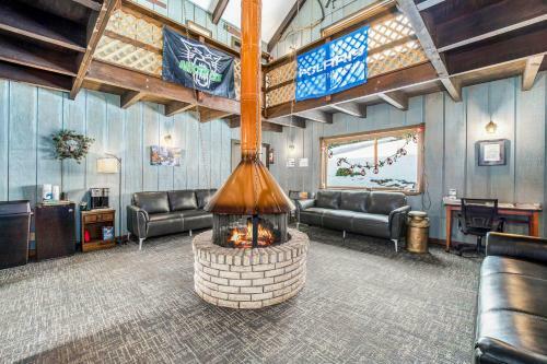 Snow Chasers Lodge - Room 4