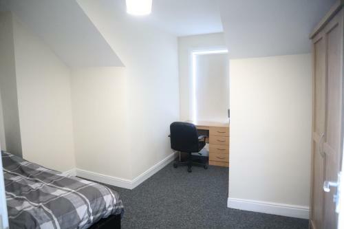 4 Bed/city Centre/fast Wifi/spacious Apartment