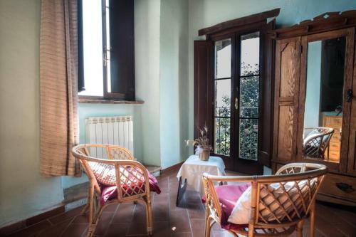 Hostal Castel D?arno Guest House