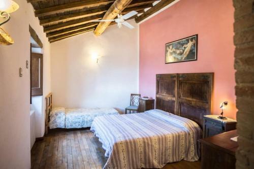 Hostal Castel D?arno Guest House