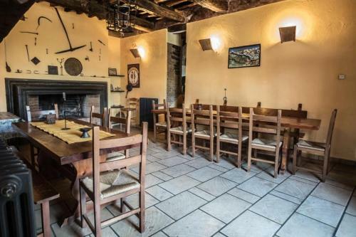 Hostal Castel D?arno Guest House
