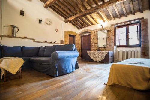 Hostal Castel D?arno Guest House