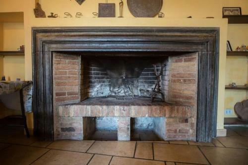 Hostal Castel D?arno Guest House