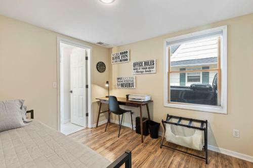 Perfect Getaway 2 Bedroom East Lansing Home With Garage