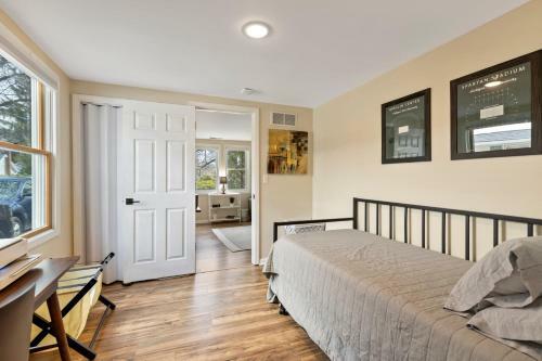 Perfect Getaway 2 Bedroom East Lansing Home With Garage