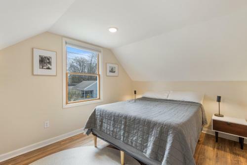 Perfect Getaway 2 Bedroom East Lansing Home With Garage