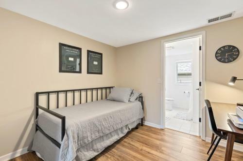 Perfect Getaway 2 Bedroom East Lansing Home With Garage