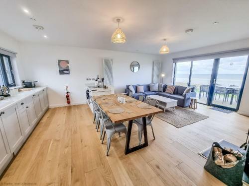 16 - 3 Bedroom Cottage - Lp