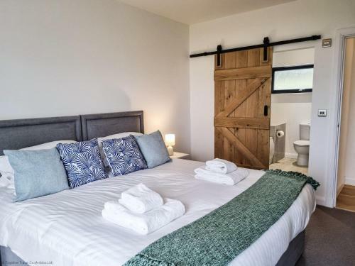 16 - 3 Bedroom Cottage - Lp
