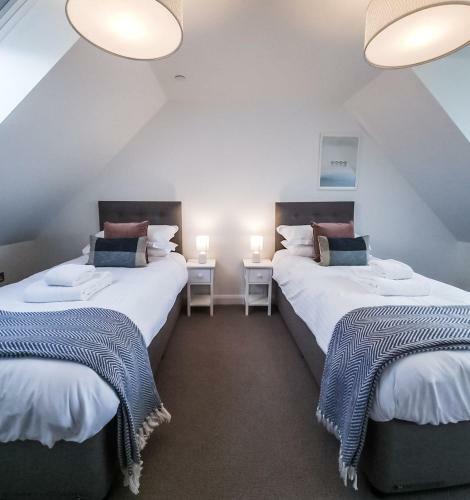 16 - 3 Bedroom Cottage - Lp