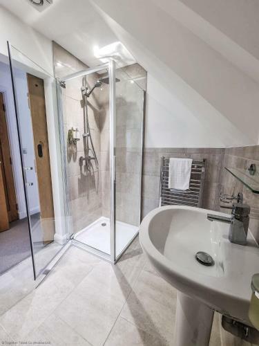 16 - 3 Bedroom Cottage - Lp