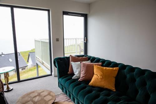 2 Bed Penthouse Apartment - 6 Plas