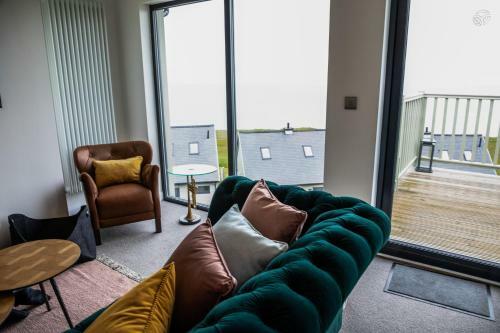 2 Bed Penthouse Apartment - 6 Plas