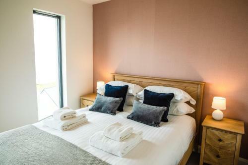 2 Bed Penthouse Apartment - 10 Plas