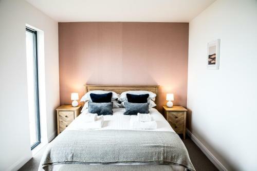 2 Bed Penthouse Apartment - 10 Plas